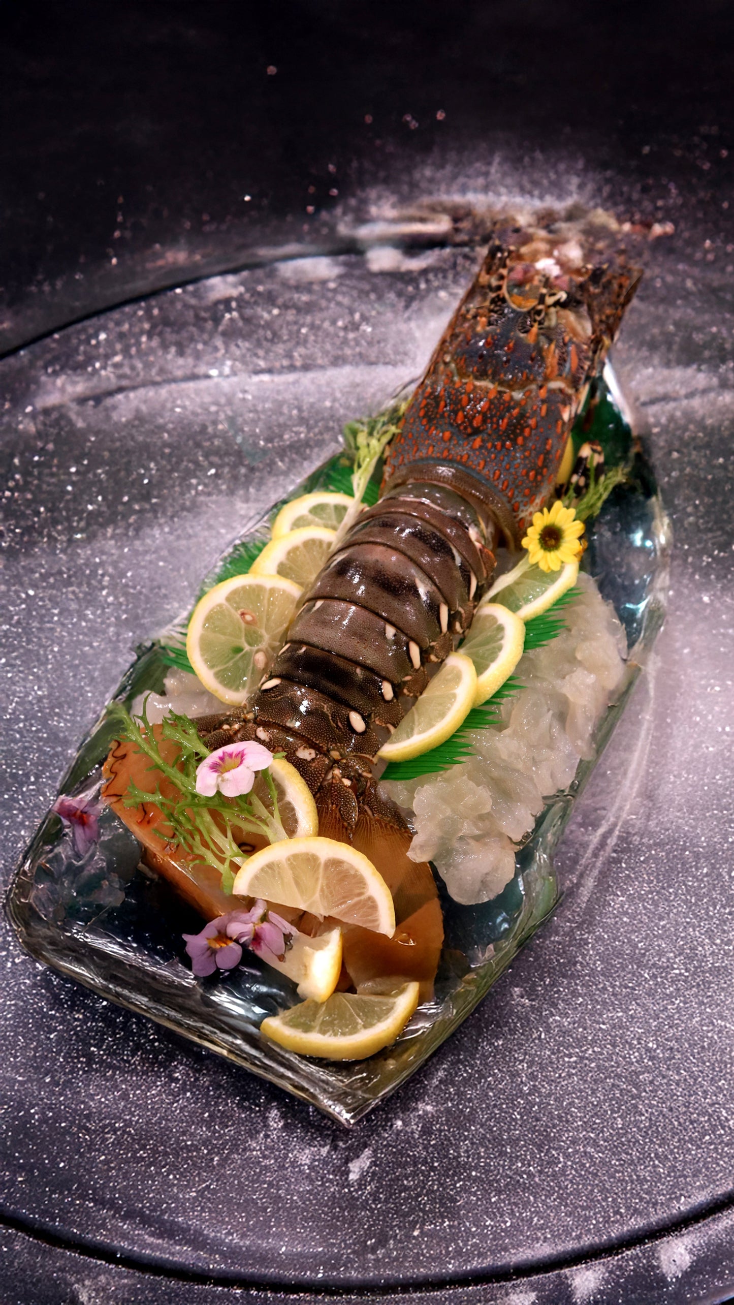 [堂食限定] 生猛澳洲龍蝦刺身 x 極上鯉魚門生猛海鮮十道菜套餐 每位只需$888 (四位起)